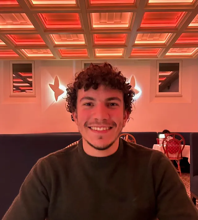 Tomás Almeida, online IB Maths specialist and tutor